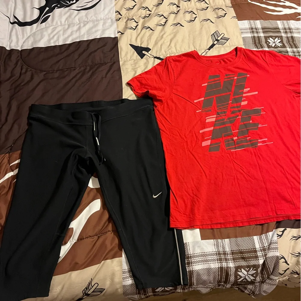 EUC WOMENS NIKE CAPRI SET SIZE X-LARGE - Picture 1 of 6